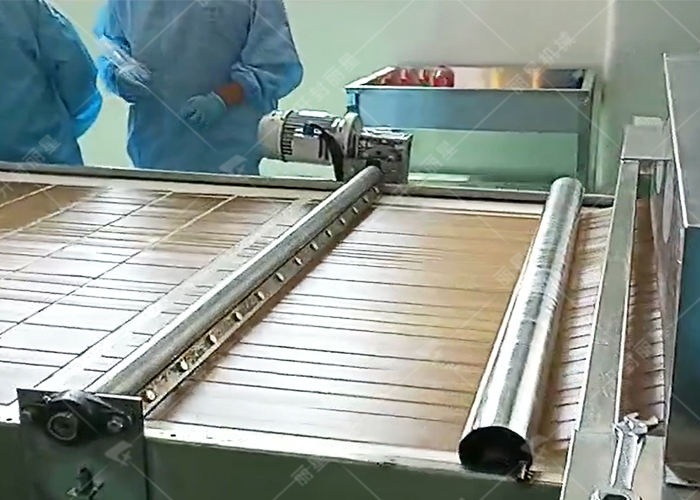 購買火鍋寬粉加工設(shè)備時如何選擇性價比高的機器？