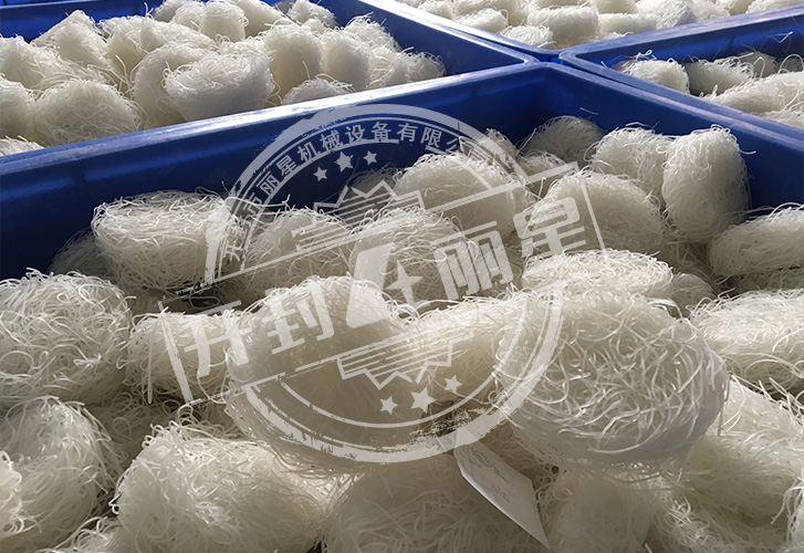 選對(duì)設(shè)備很關(guān)鍵：麗星酸辣粉設(shè)備助你日產(chǎn) 10 萬塊粉餅